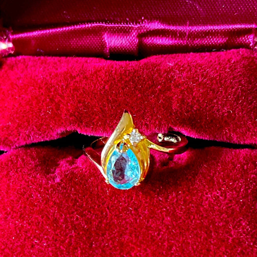 Teardrop Aquamarine Gold Ring